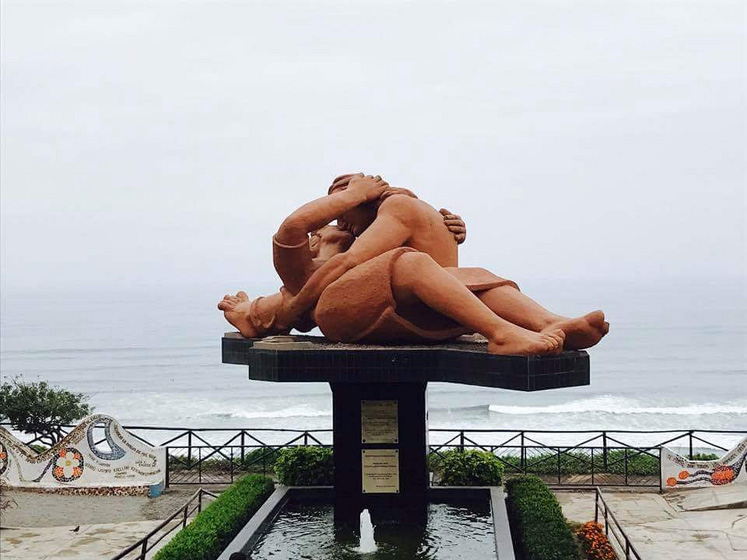 Statue of Lovers