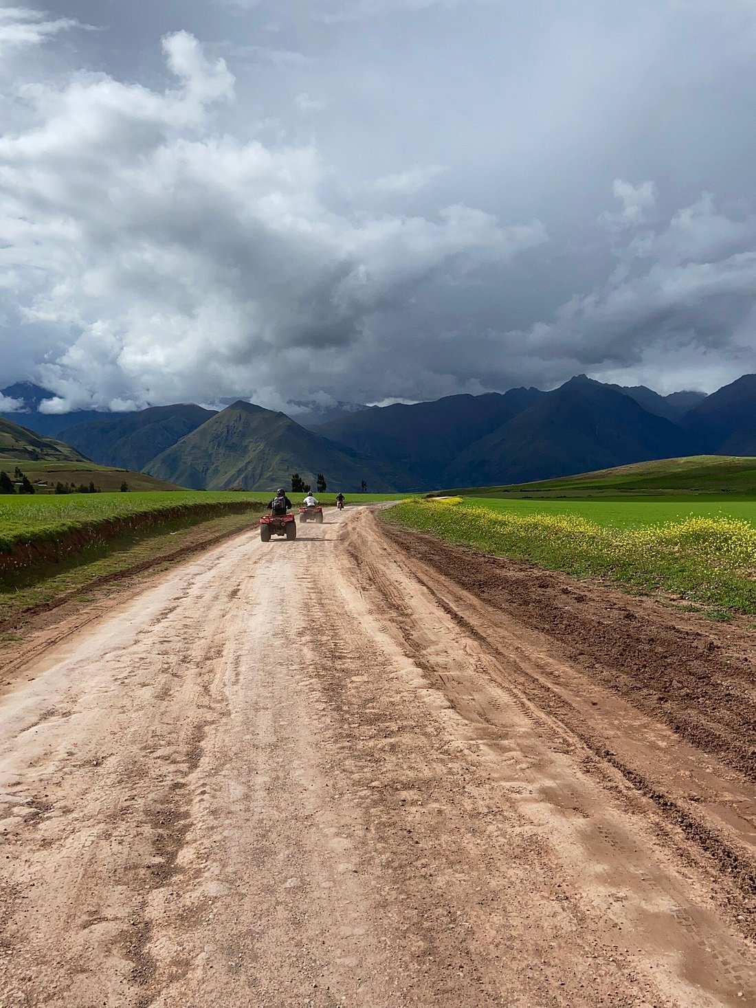 Dusty road Maras Moray